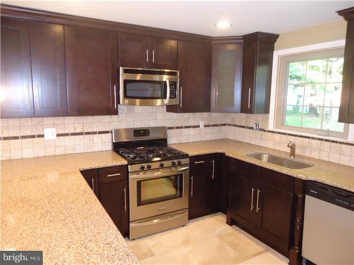 458 Northcroft Road Springfield, PA 19064 - Photo 3 of 21