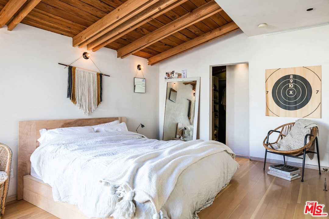 650 Sunset Avenue Venice, CA 90291 - Photo 11 of 20 a bedroom with a bed and a chair