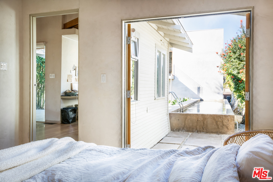 650 Sunset Avenue Venice, CA 90291 - Photo 12 of 20 a bedroom with a bed and a window