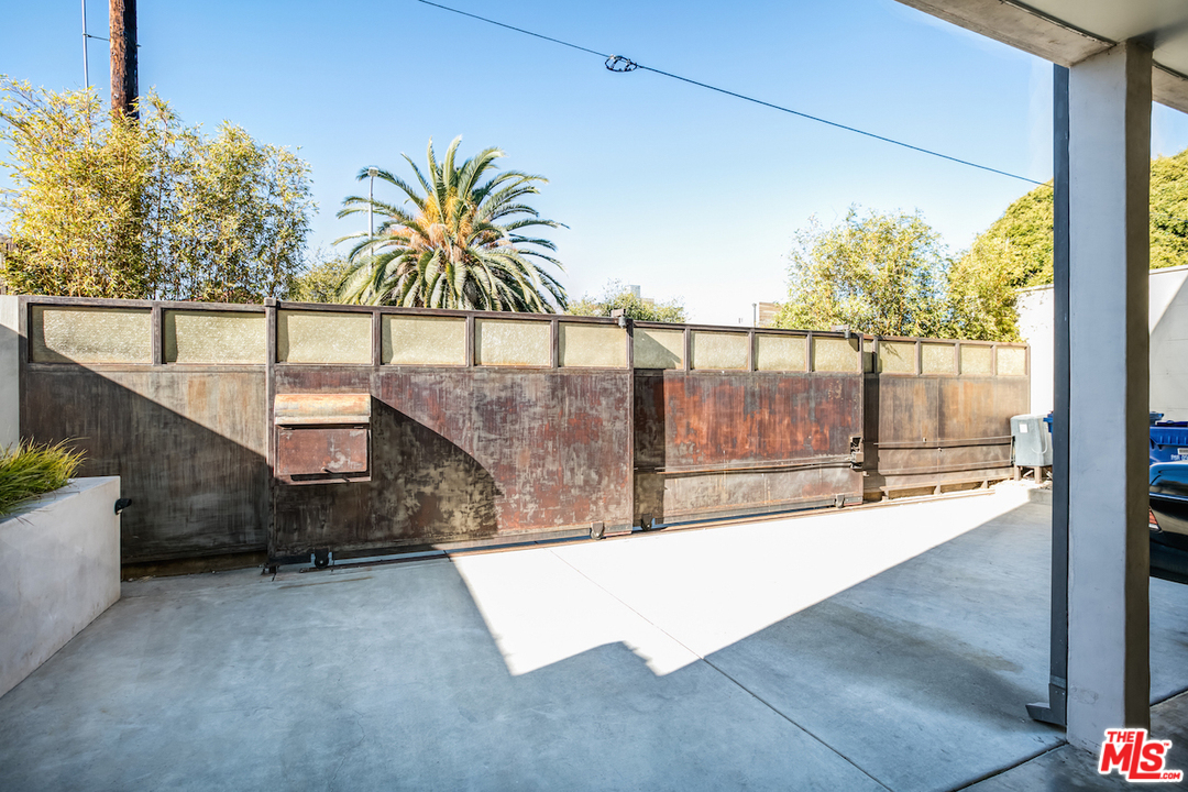 650 Sunset Avenue Venice, CA 90291 - Photo 16 of 20 a view of ocean from a balcony