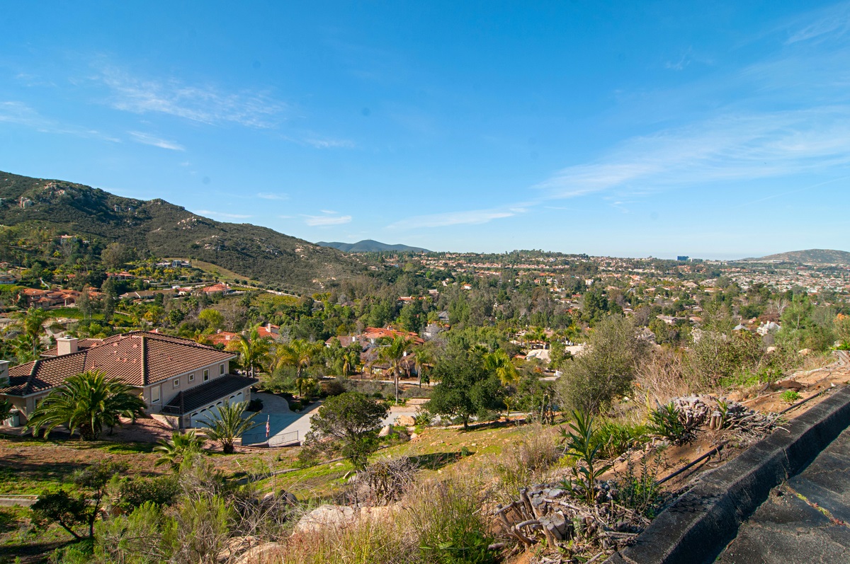 16080 Stoney Acres Road Poway, CA 92064 - Photo 3 of 25
