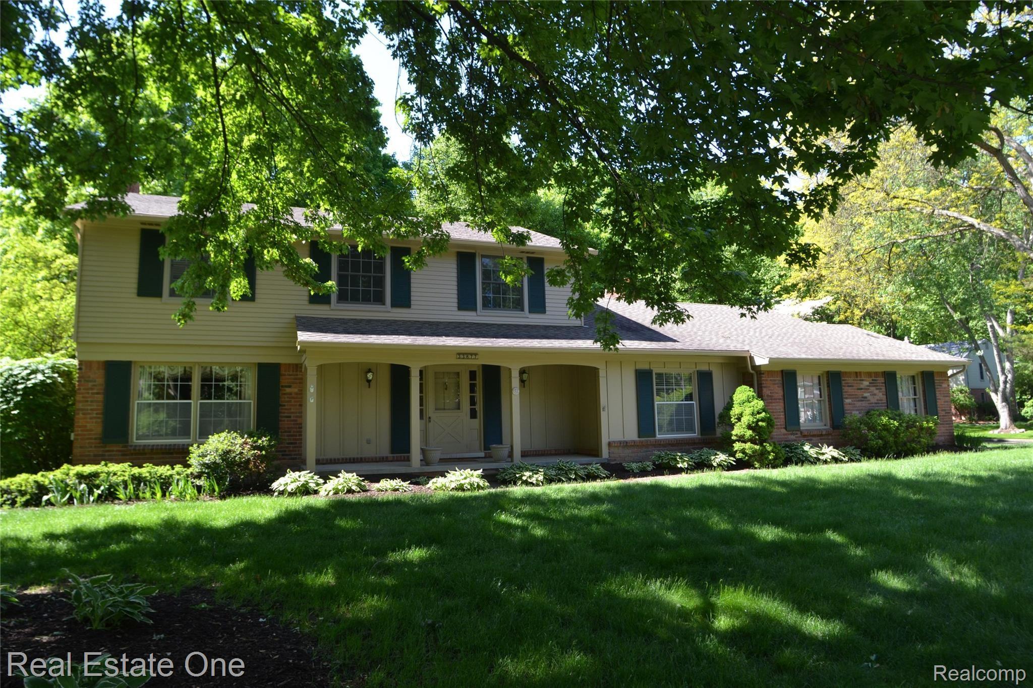 33877 Hunters Pointe Road Farmington, MI 48331 - Photo 1 of 44 5.jpg