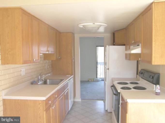 7906 Spring Forest Court, Unit 2A Springfield, VA 22152 - Photo 3 of 5 Kitchen