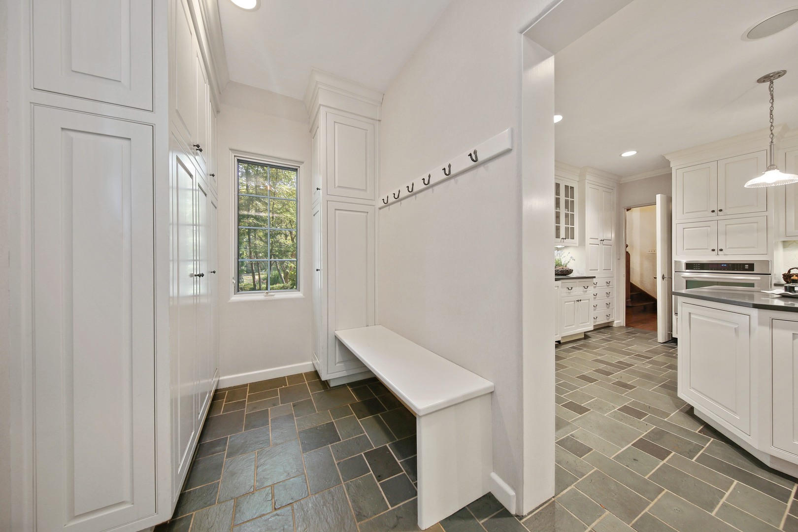712 Taft Road Hinsdale, IL 60521 - Photo 14 of 25 a bathroom with a sink and a mirror