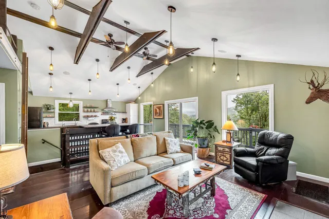 $360,000 | 231 Bergrucken Lane, Unit 121122, Readsboro, VT 05350