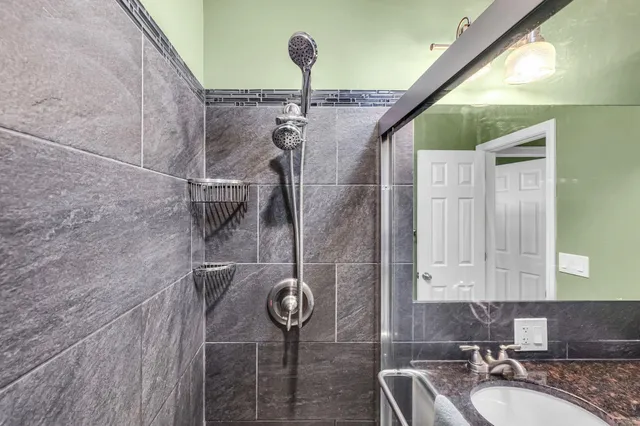 $360,000 | 231 Bergrucken Lane, Unit 121122, Readsboro, VT 05350