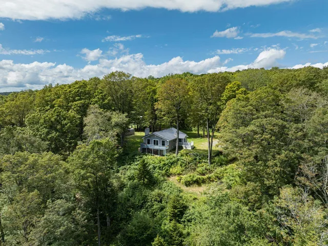 $360,000 | 231 Bergrucken Lane, Unit 121122, Readsboro, VT 05350