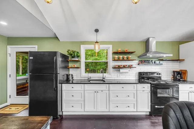 $360,000 | 231 Bergrucken Lane, Unit 121122, Readsboro, VT 05350