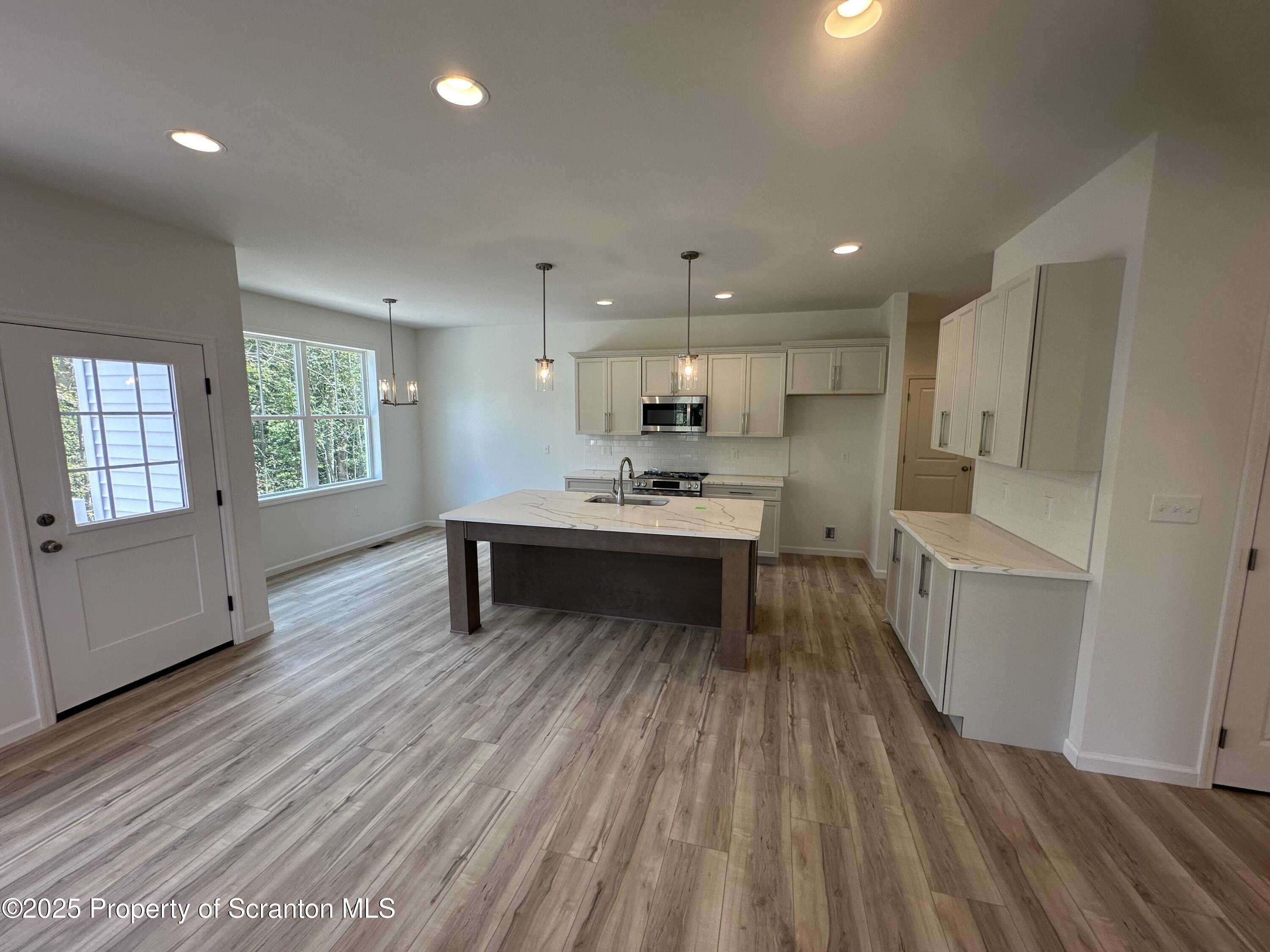 708 Pin Oak Place Moscow, PA 18444 - Photo 18 of 39 Kitchen