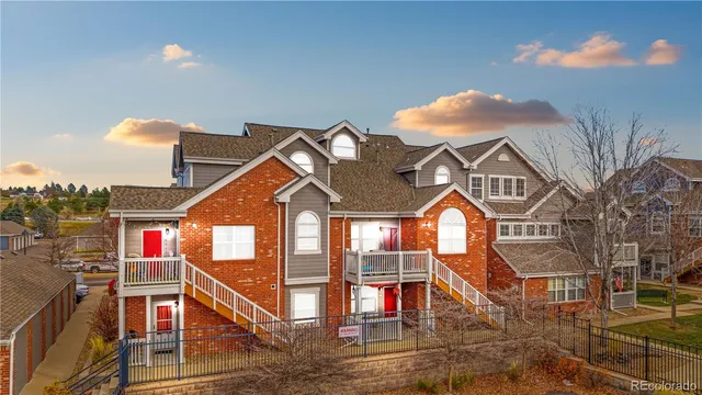 a view of houses with sky view