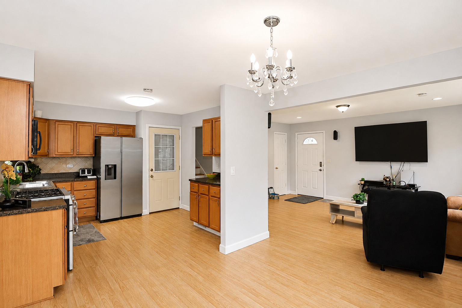 136 May Street Addison, IL 60101 - Photo 9 of 32 Gallery Image 9