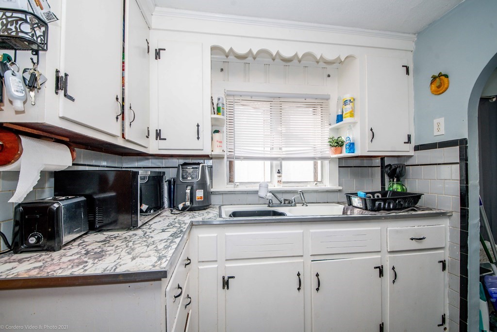427 Hope Street Fall River, MA 02721 - Photo 5 of 22