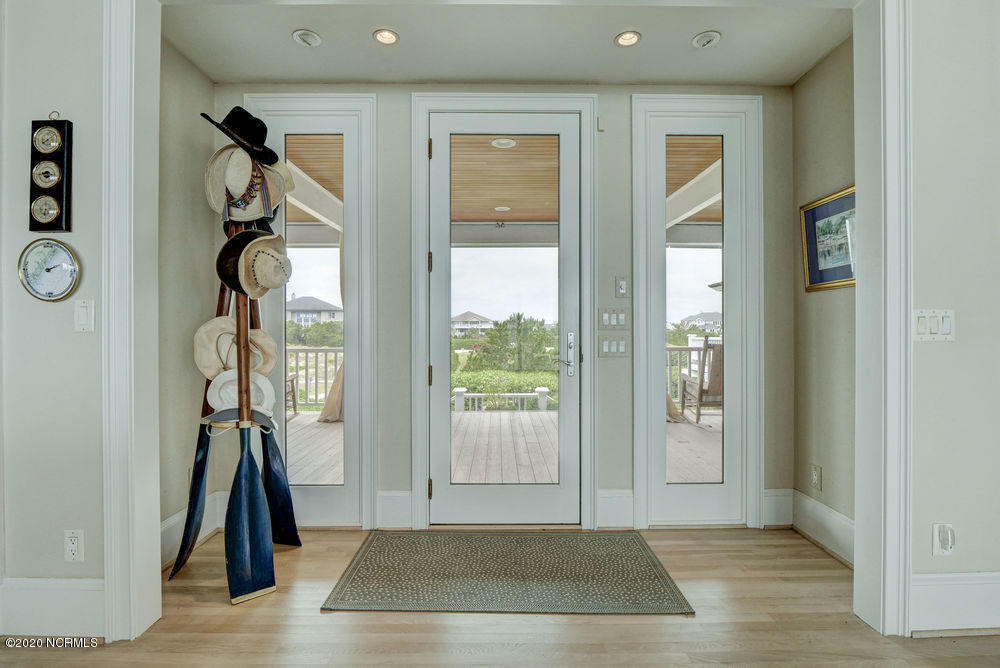 142 Beach Road South Wilmington, NC 28411 - Photo 8 of 81 Main entry way.