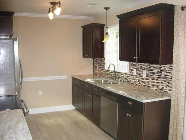 321 Oxford Road Ladson, SC 29456 - Photo 7 of 22 004.JPG