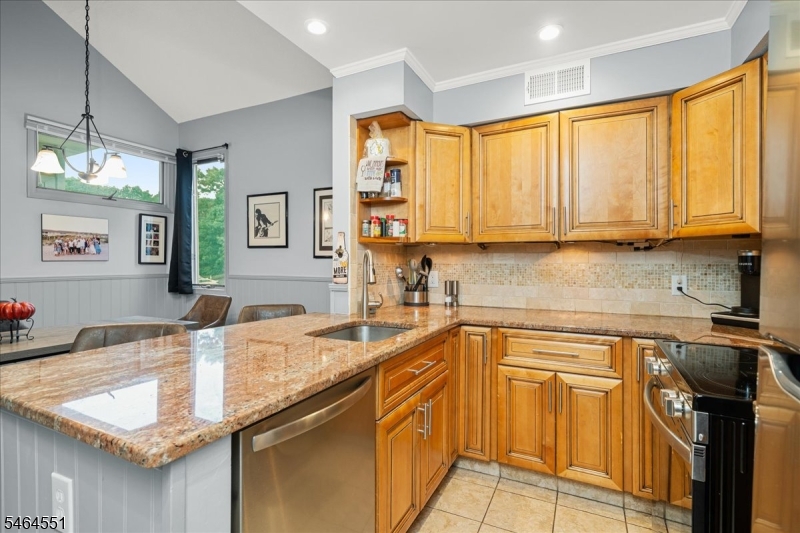 26 Red Oak Terrace Oak Ridge, NJ 07438 - Photo 16 of 32 Gallery Image 16