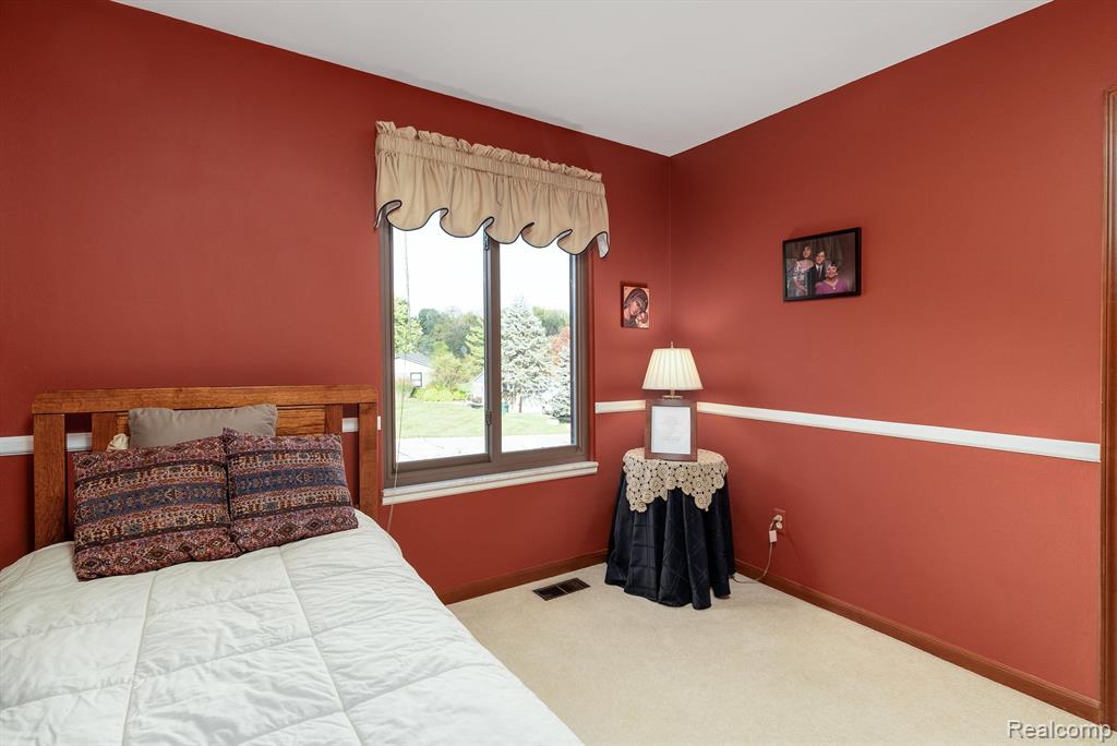 36057 Smithfield Road Farmington, MI 48335 - Photo 20 of 48