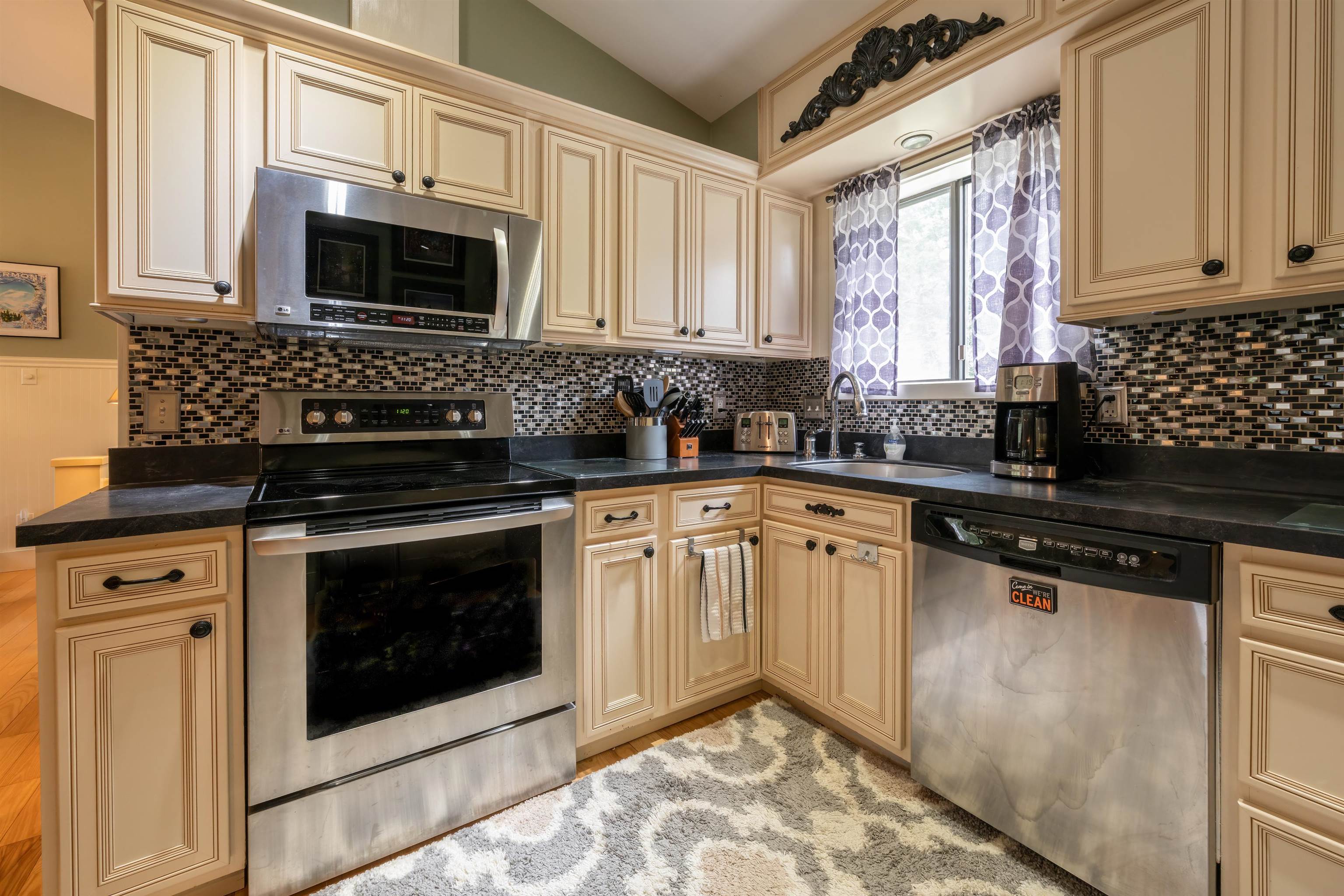 383 Old Quechee Road, Unit 8B Hartford, VT 05059 - Photo 6 of 29 Gallery Image 6