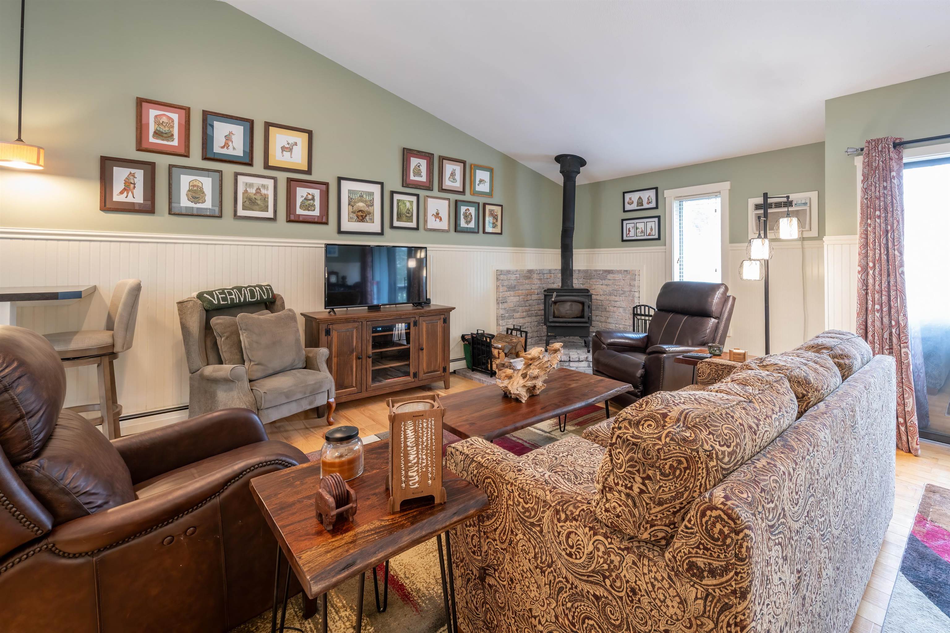 383 Old Quechee Road, Unit 8B Hartford, VT 05059 - Photo 8 of 29 Gallery Image 8