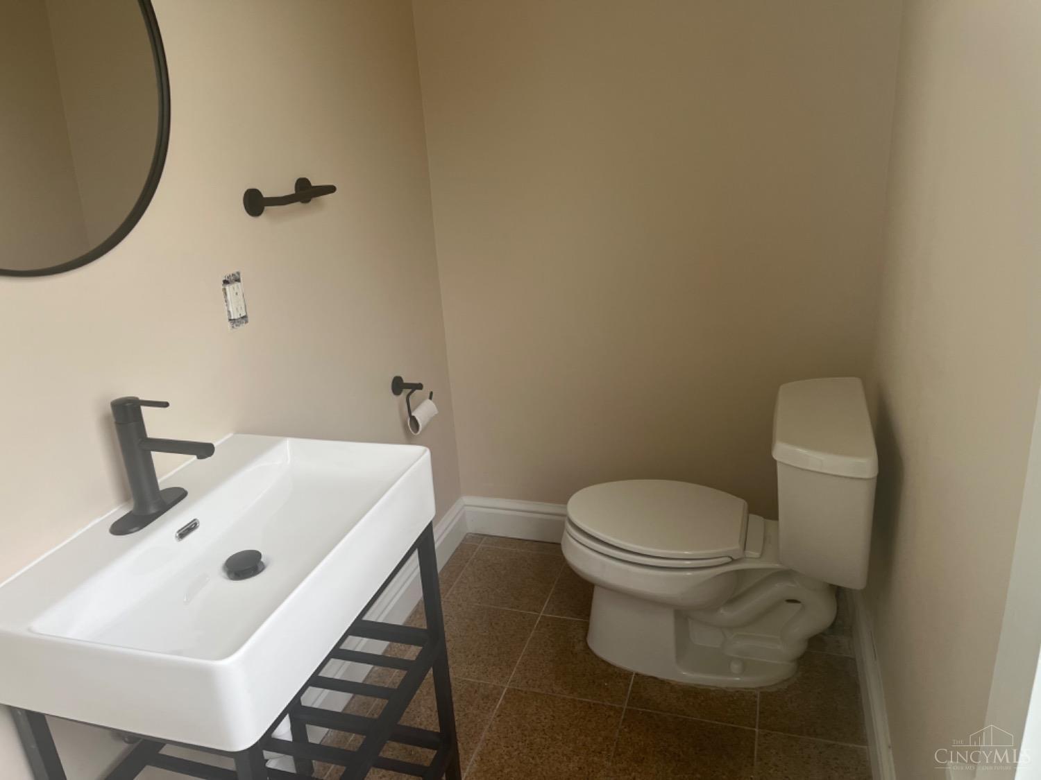 1544 Adams Road Cincinnati, OH 45231 - Photo 5 of 23 Gallery Image 5