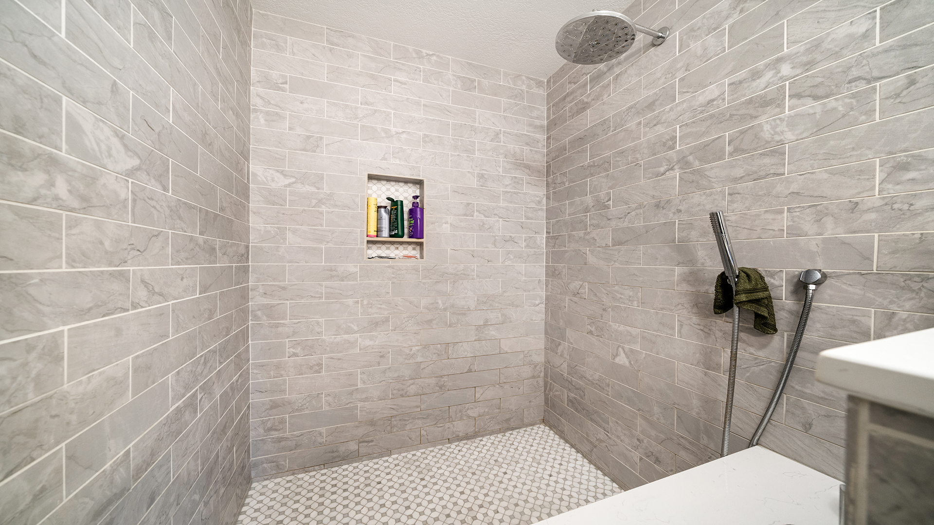 401 Deer Chase Dixon, IL 61021 - Photo 18 of 39 a bathroom with a toilet and a shower