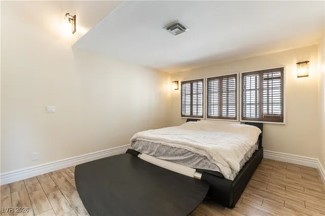 $4,950 | 2845 Queens Courtyard Drive, Las Vegas, NV 89109