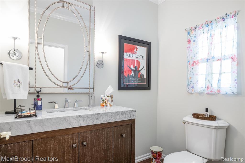 2449 Winding Brook Court Rochester Hills, MI 48309 - Photo 11 of 24