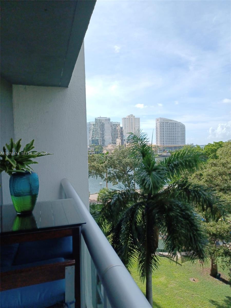 495 Brickell Avenue, Unit 509 Miami, FL 33131 - Photo 13 of 25 a view of a yard in front of house