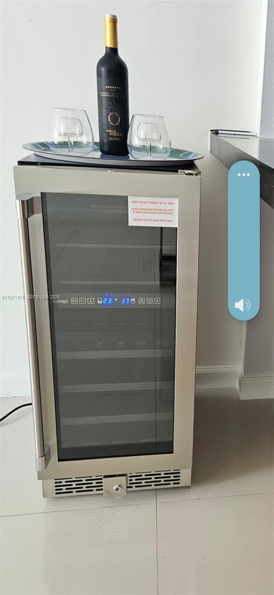 495 Brickell Avenue, Unit 509 Miami, FL 33131 - Photo 5 of 25 a view of fireplace and mirror