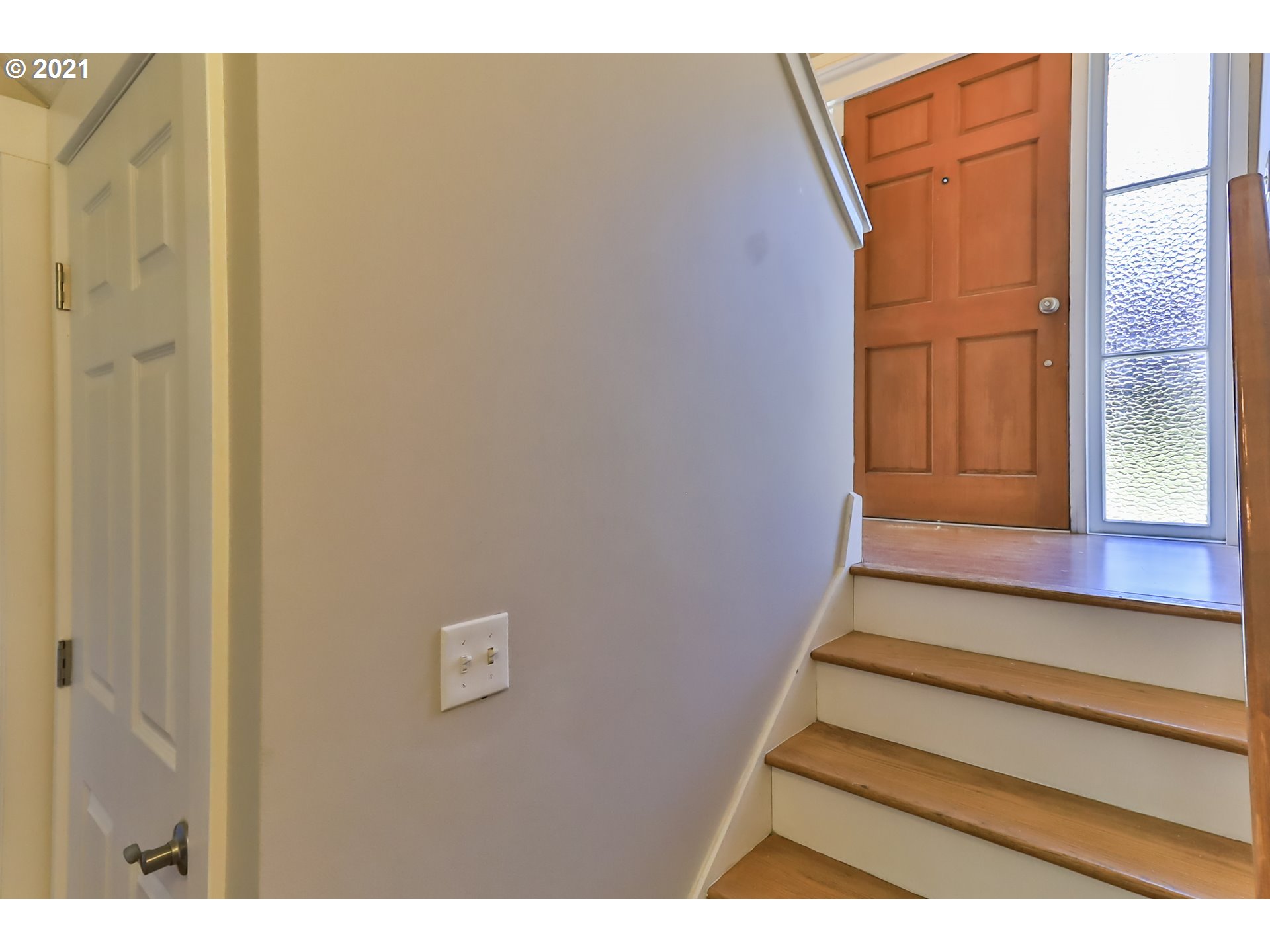 11895 Southwest Cheshire Road Beaverton, OR 97008 - Photo 4 of 32 Gallery Image 4