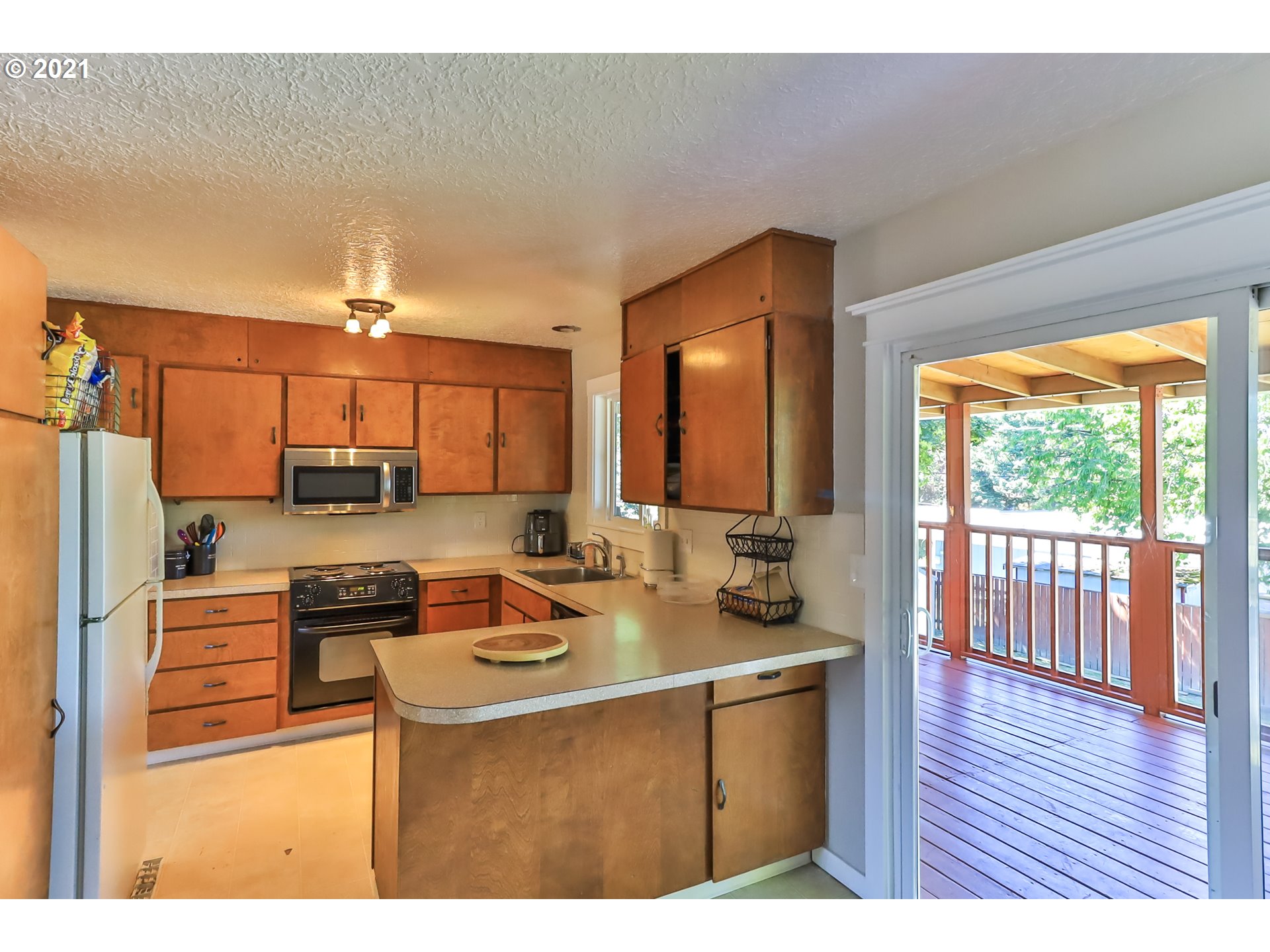 11895 Southwest Cheshire Road Beaverton, OR 97008 - Photo 8 of 32 Gallery Image 8