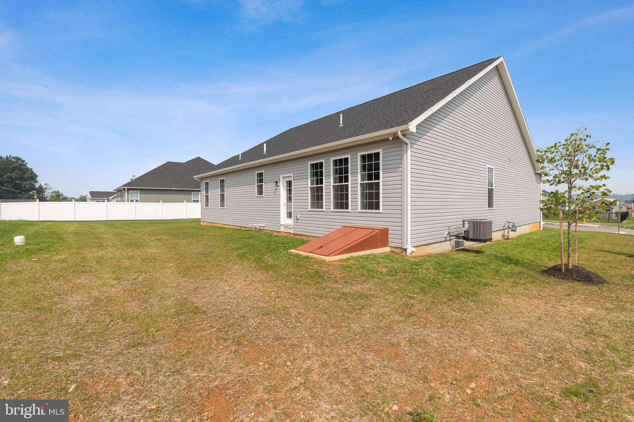 12 Antietam Run, Unit 78 Hanover, PA 17331 - Photo 24 of 26 a view of a house with backyard and sitting area