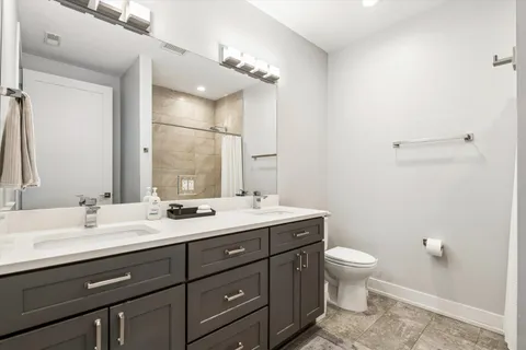 $899,000 | 236 South Racine Avenue, Unit 304, Chicago, IL 60607