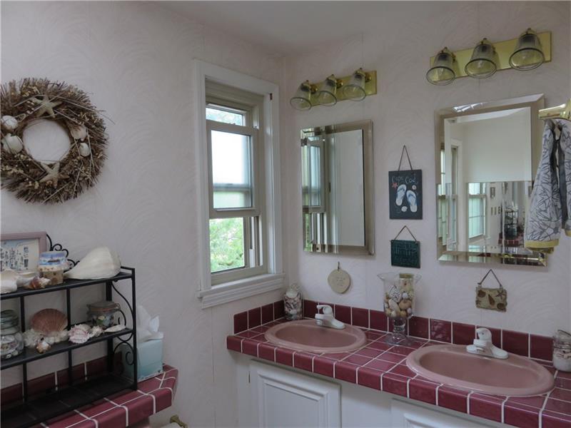 1069 Washington Road Pittsburgh, PA 15228 - Photo 12 of 19 Bathroom