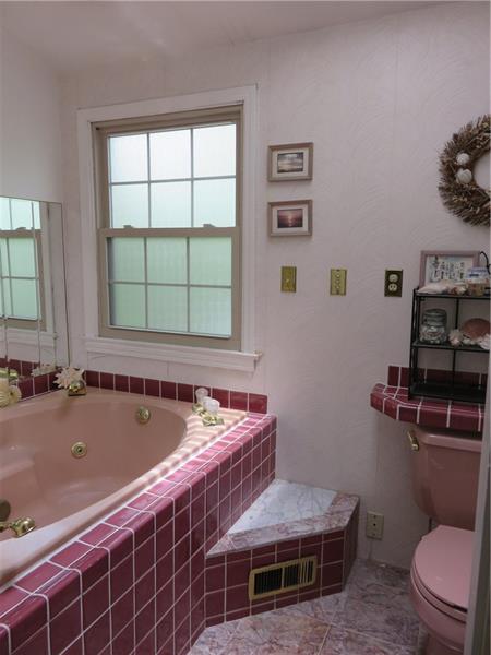 1069 Washington Road Pittsburgh, PA 15228 - Photo 13 of 19 Bathroom