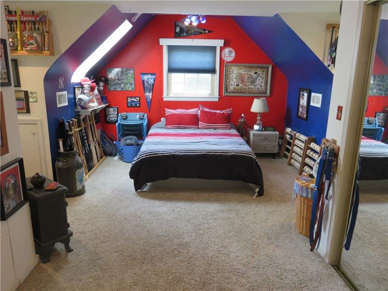 1069 Washington Road Pittsburgh, PA 15228 - Photo 14 of 19 Bedroom