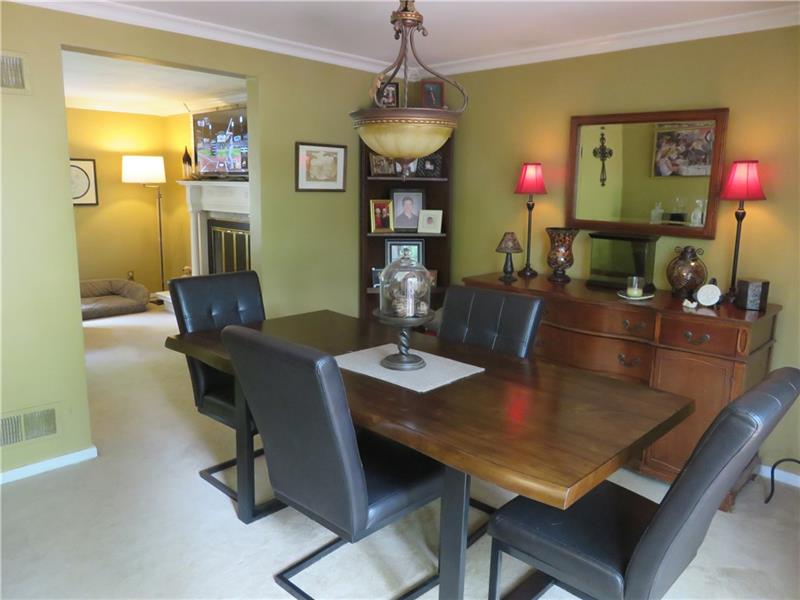 1069 Washington Road Pittsburgh, PA 15228 - Photo 5 of 19 Dining room