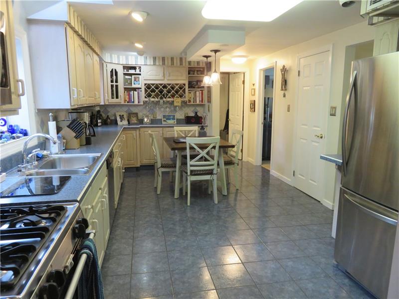 1069 Washington Road Pittsburgh, PA 15228 - Photo 8 of 19 Kitchen