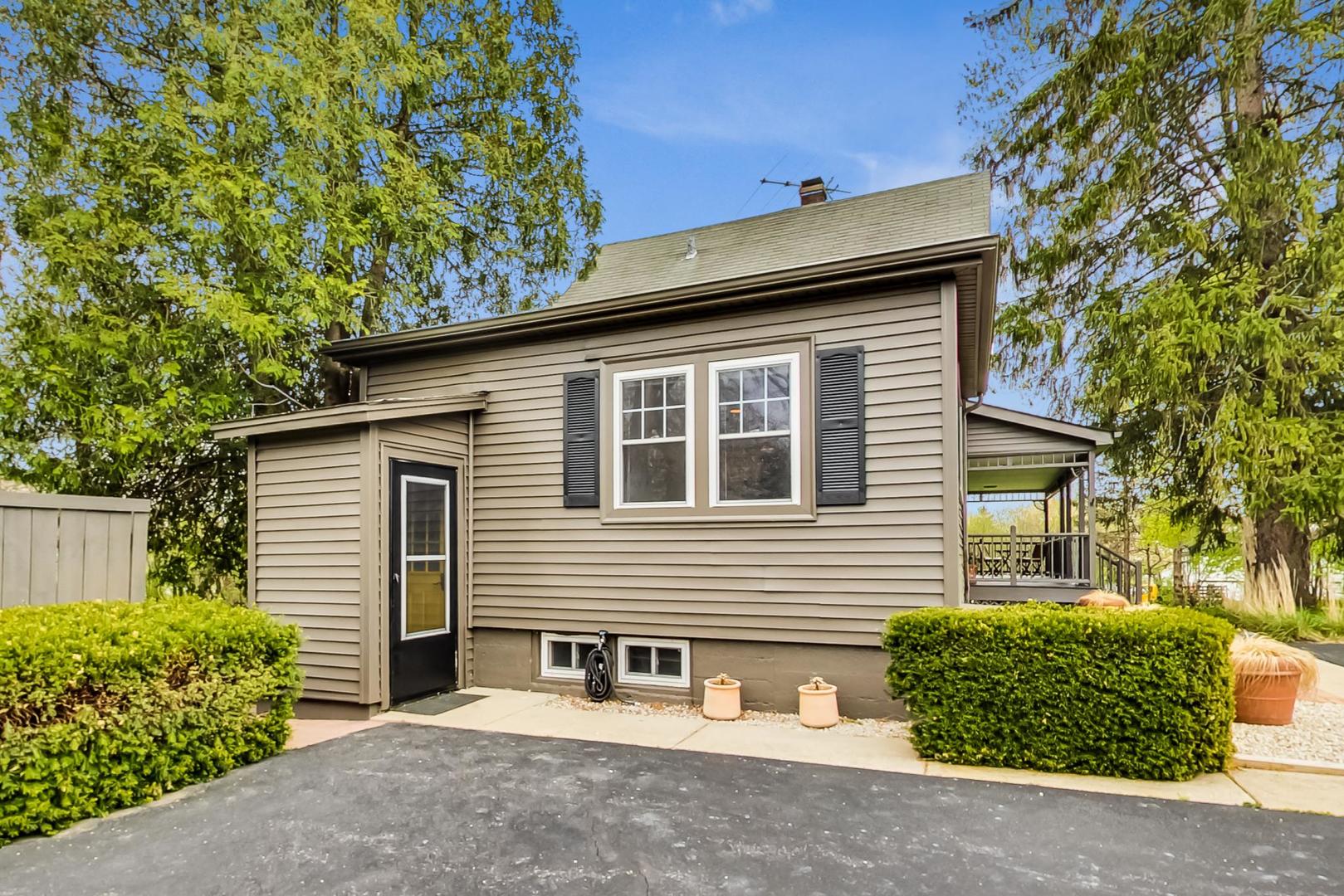 20792 Illinois Rte 59 Barrington, IL 60010 - Photo 31 of 35 a front view of a house with garden