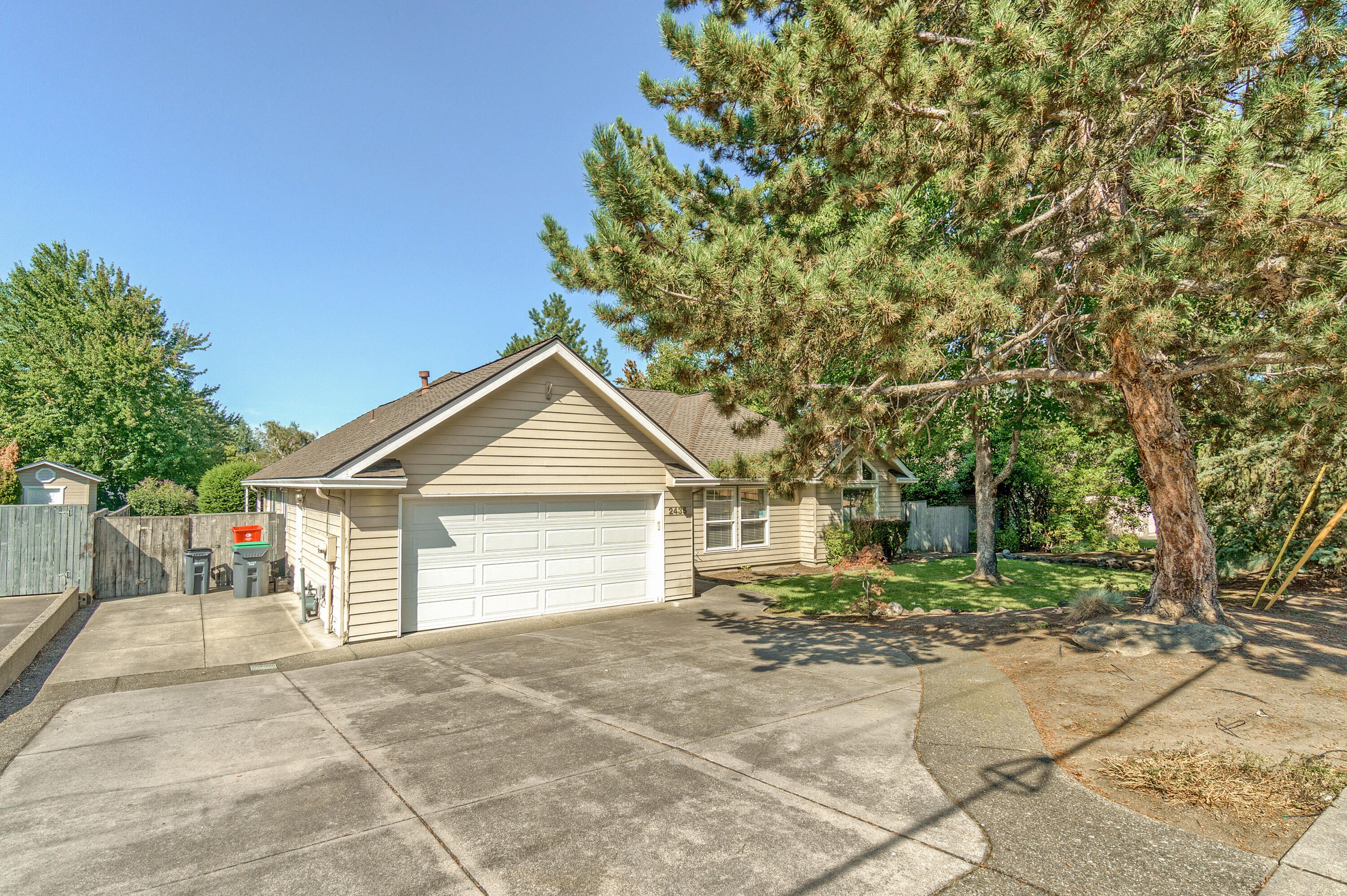 2435 Spring Street Medford, OR 97504 - Photo 1 of 49 SS (1)