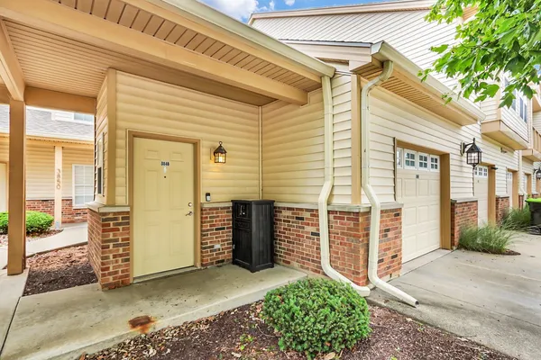 $189,900 | 3848 Thornhill Circle, Unit 3848, Champaign, IL 61822