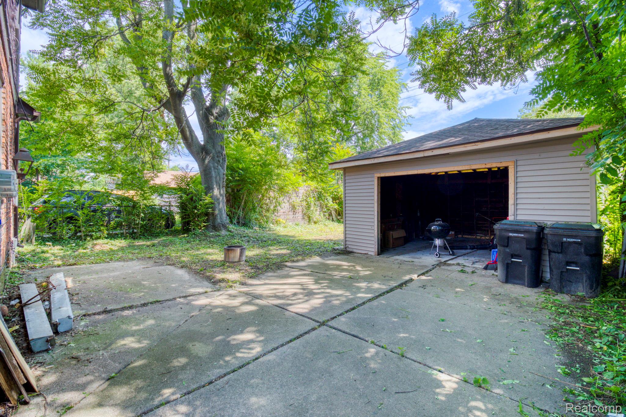 3974 Devonshire Road Detroit, MI 48224 - Photo 2 of 15 4-web-or-mls-3974 Devonshire - Exterior (4 of 6).jpg