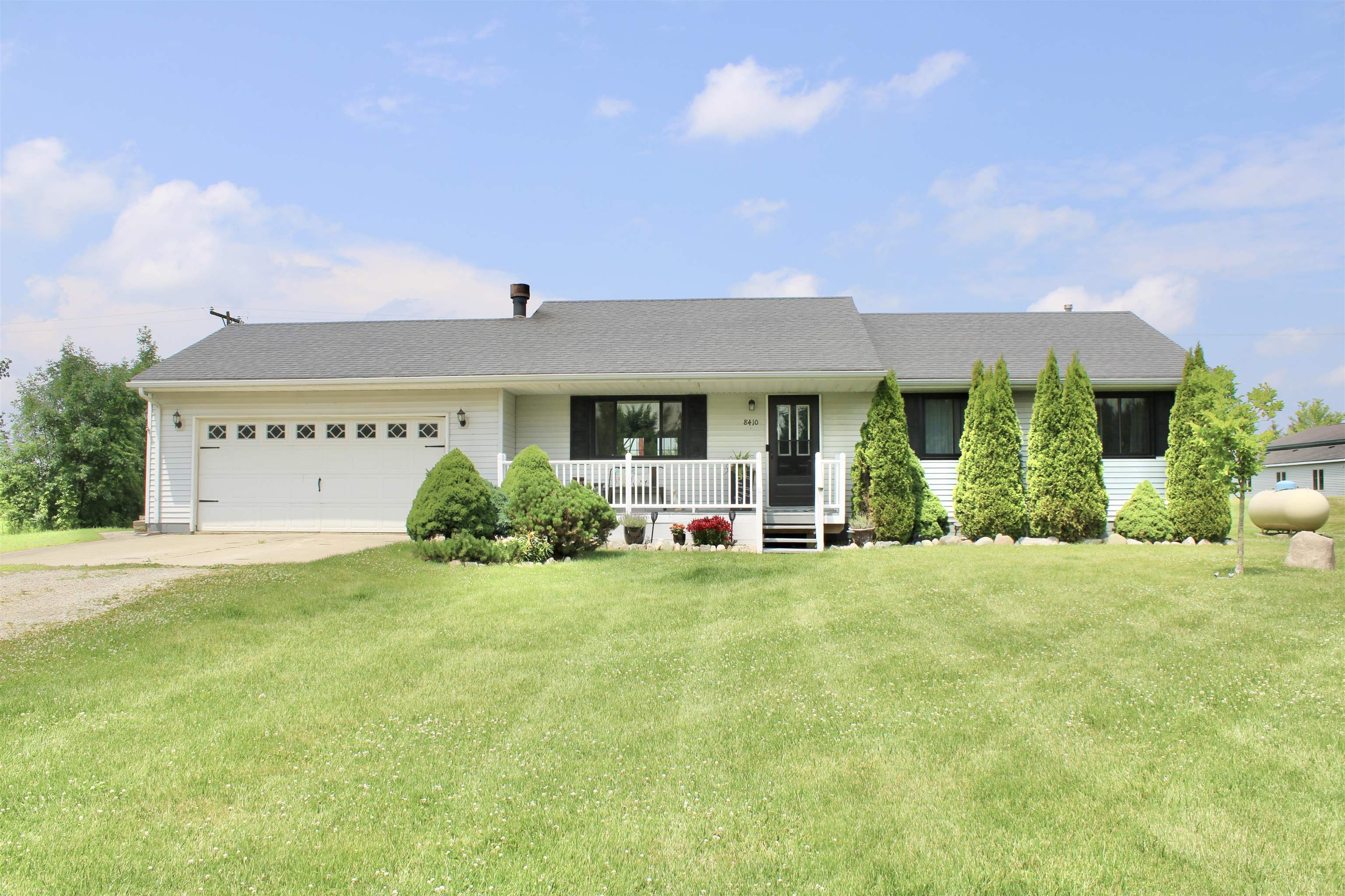 8410 Cook Road Swartz Creek, MI 48473 - Photo 2 of 21 50146792-b64e0acc-4f89-403e-b9a3-5cbd312108f4.JPG