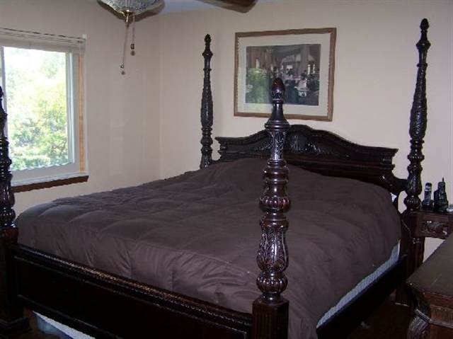 2085 Cumberland Road Rochester, MI 48307 - Photo 8 of 15 31017648-7.JPG