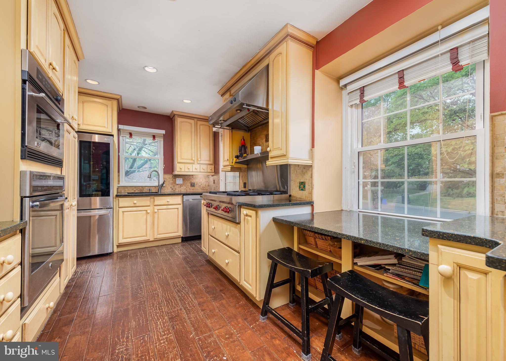 9902 Sutherland Road Silver Spring, MD 20901 - Photo 5 of 26