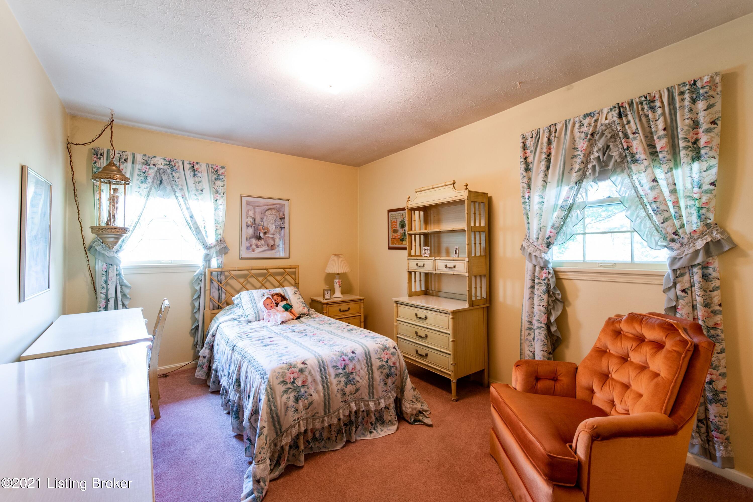 6709 Watch Hill Road Louisville, KY 40228 - Photo 30 of 43 6709bedroom21