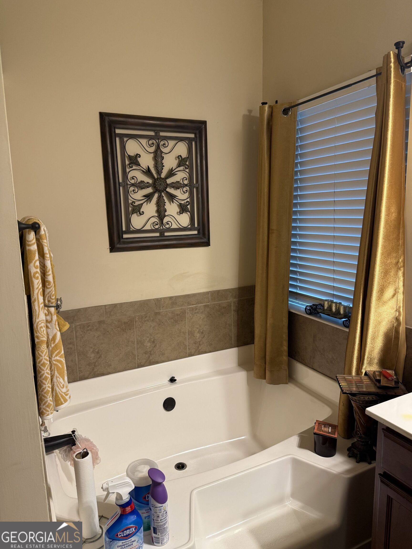 4815 Longview Run Decatur, GA 30035 - Photo 21 of 25 a bathroom with a bathtub and a window