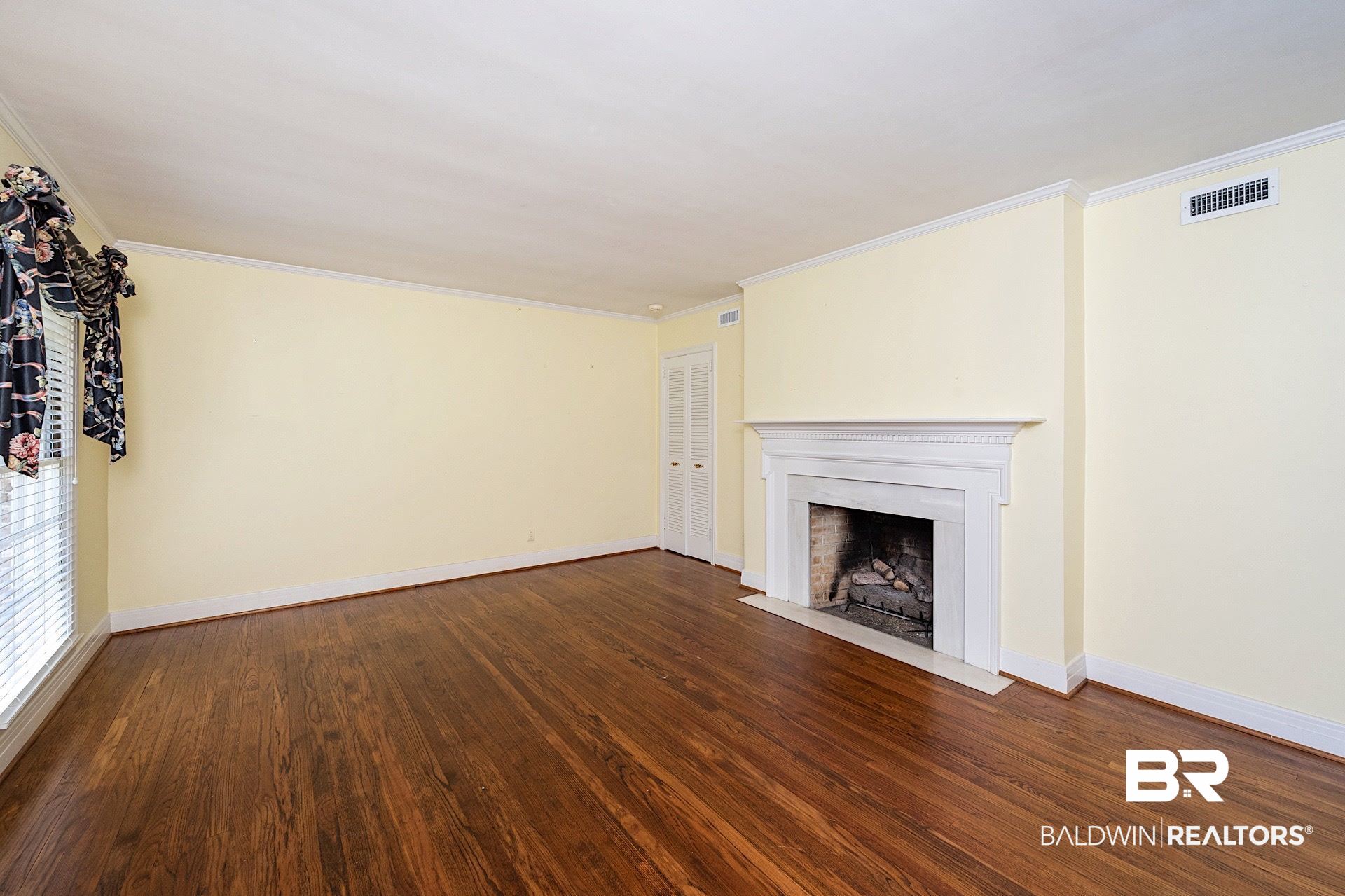 155 Oakway Drive Mobile, AL 36608 - Photo 11 of 31 White Brick Fireplace