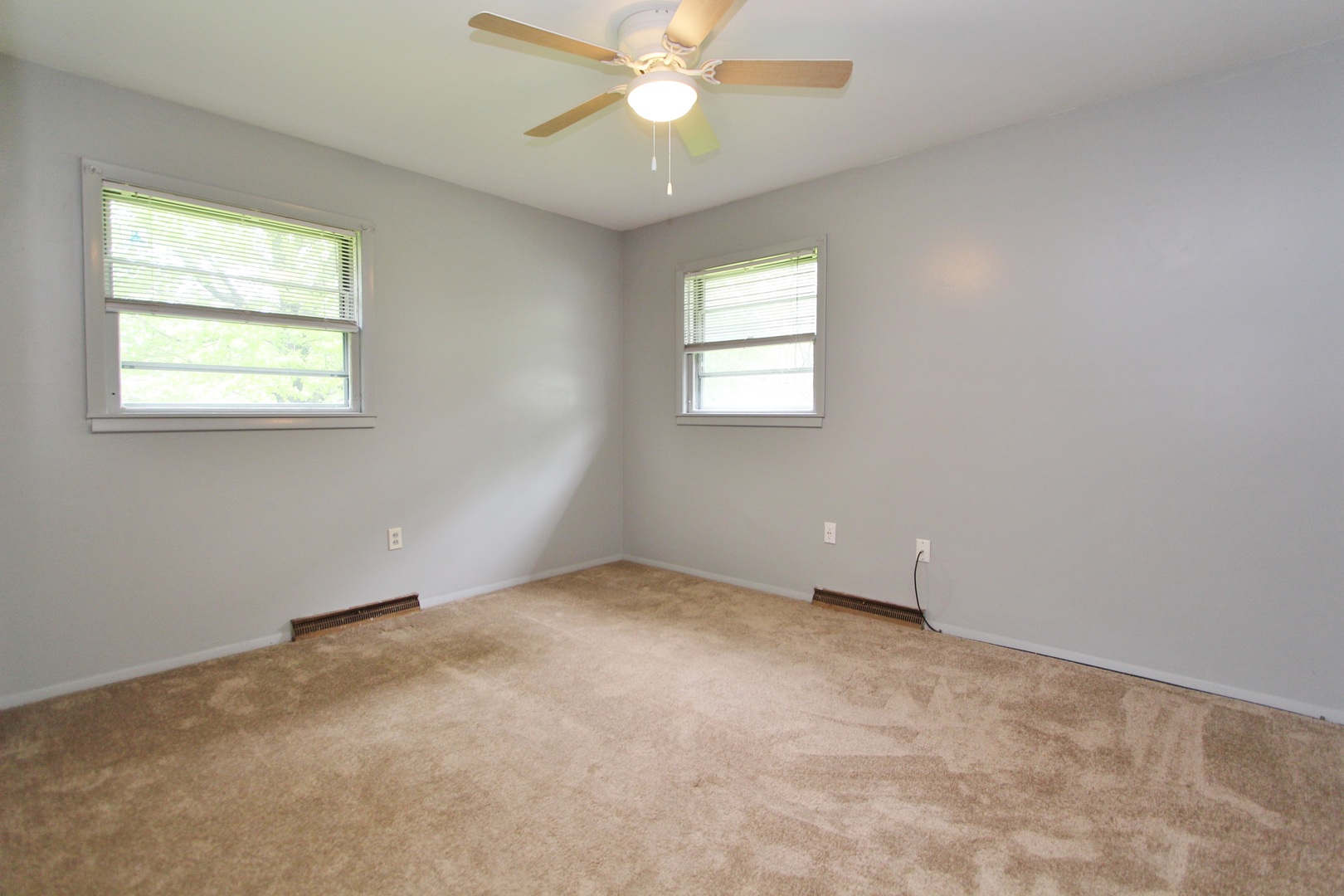 1222 Susan Circle Morris, IL 60450 - Photo 13 of 31 an empty room with a window and a ceiling fan