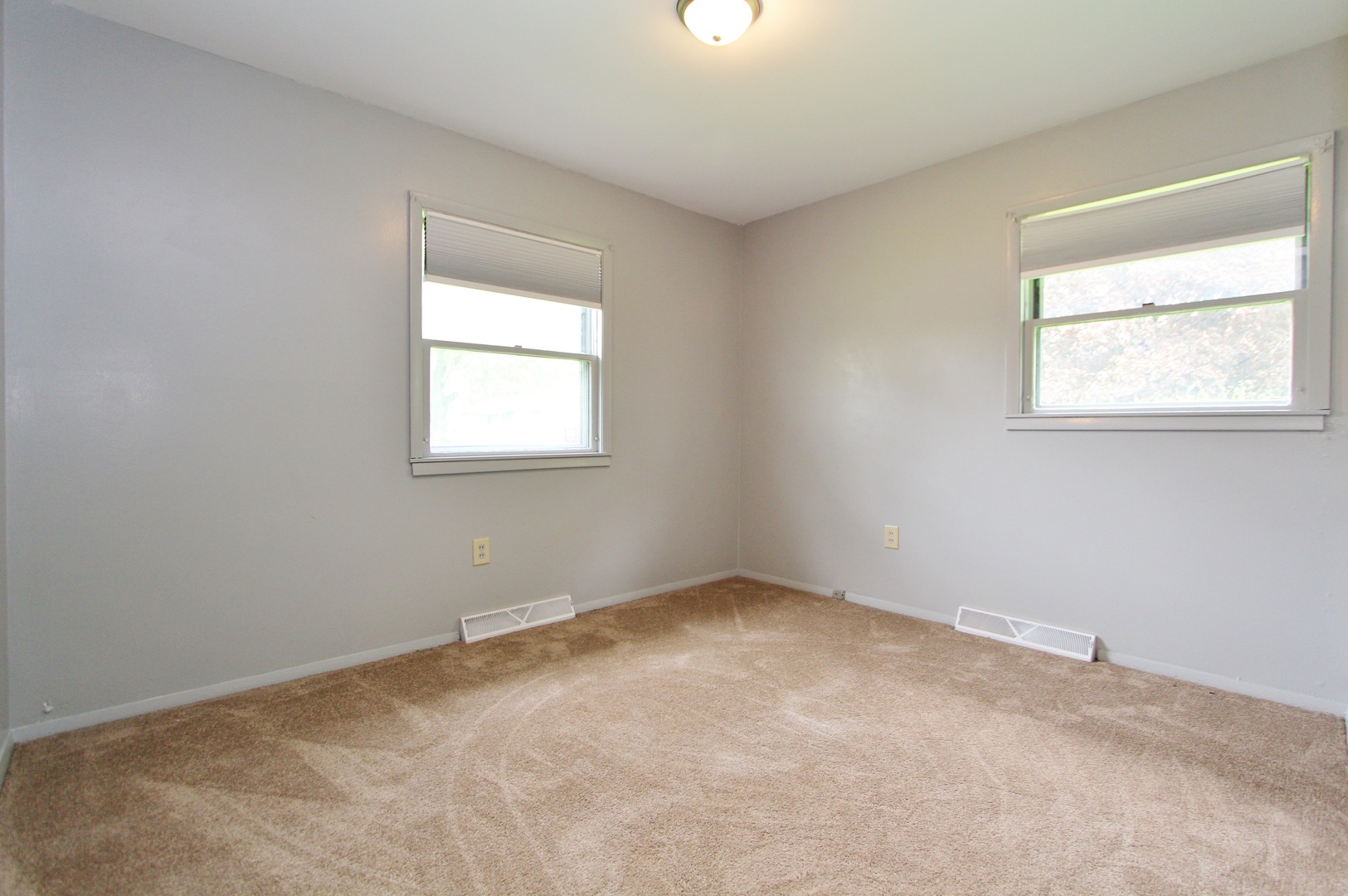 1222 Susan Circle Morris, IL 60450 - Photo 15 of 31 an empty room with a window