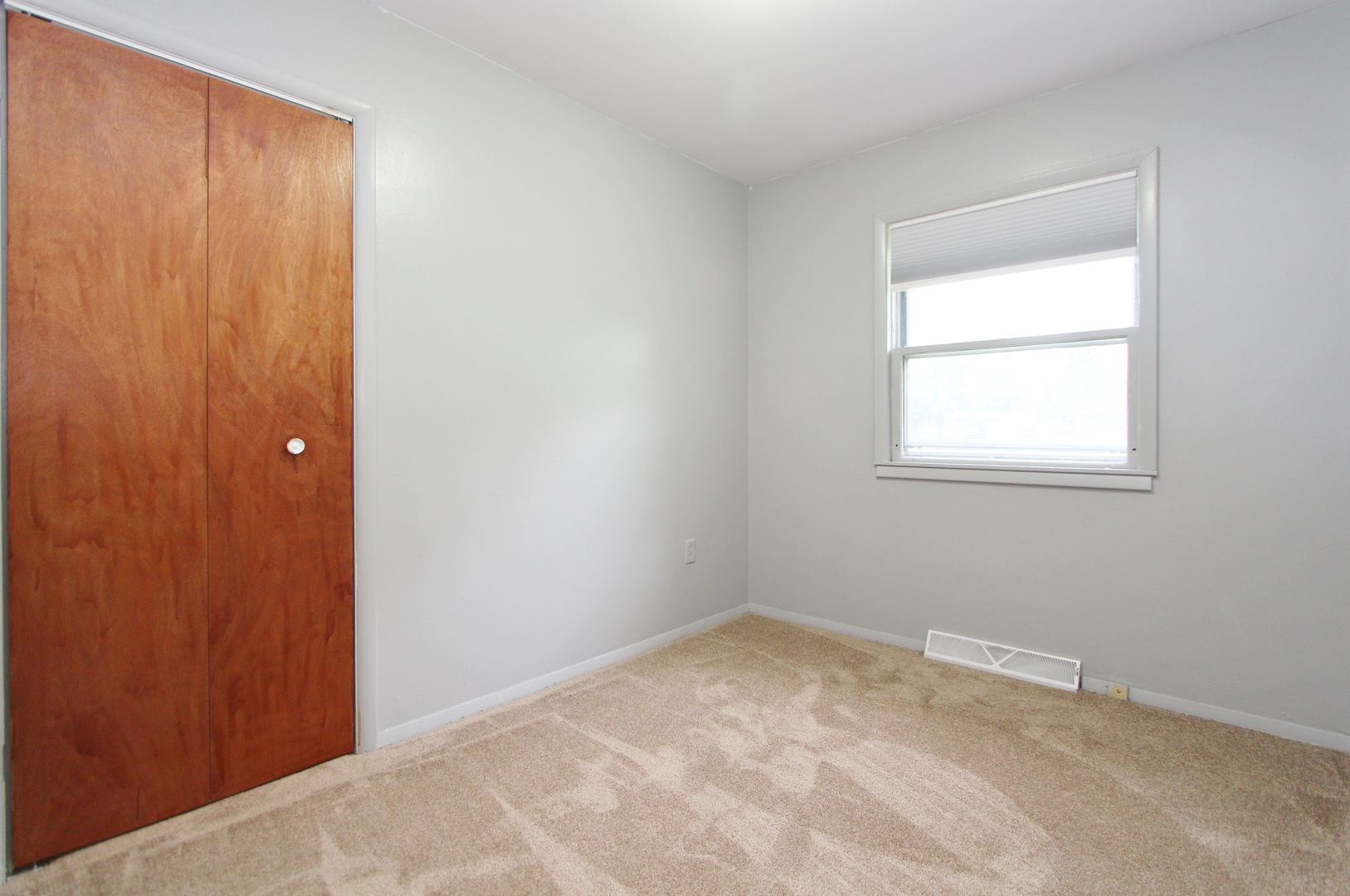 1222 Susan Circle Morris, IL 60450 - Photo 17 of 31 an empty room with a window